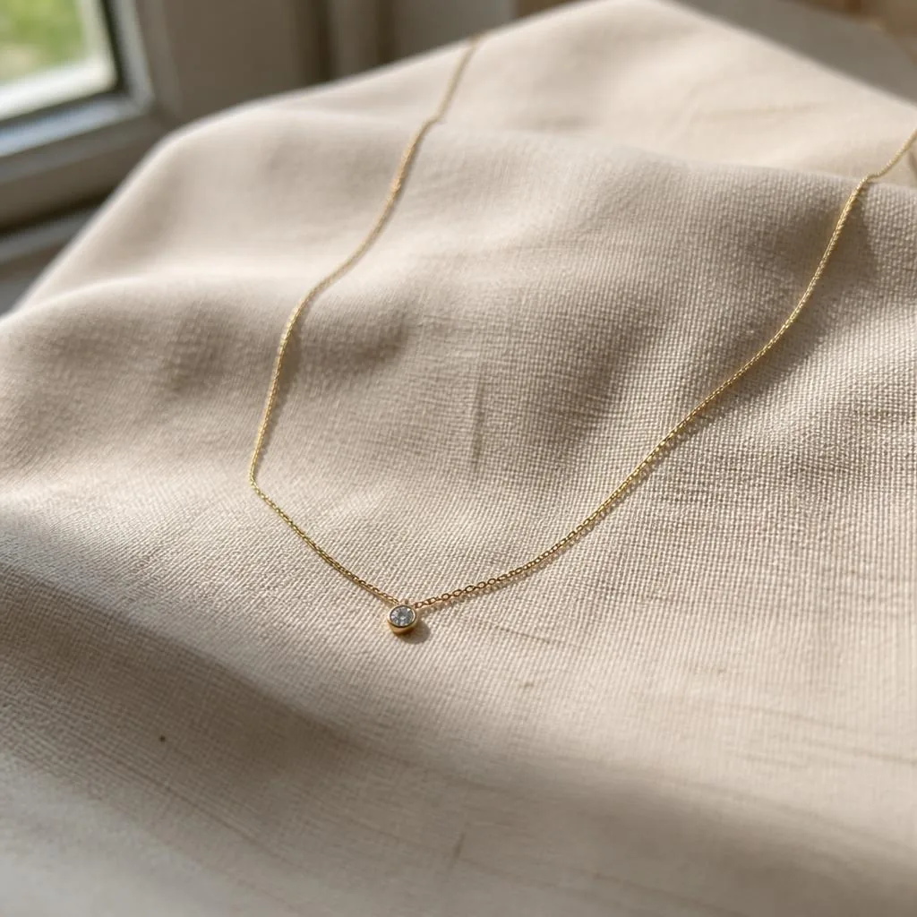 Fine yellow gold chain with a single diamond pendant